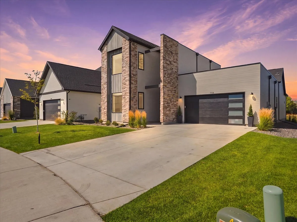 4 bed, 3066 sqft, $3,500 — Photo 1