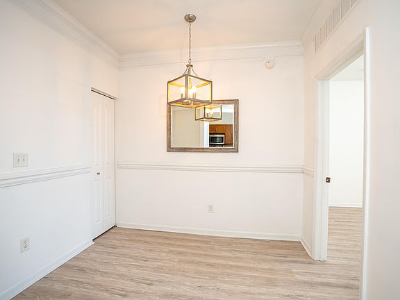 3rd image of 10435 MIDTOWN Parkway #456