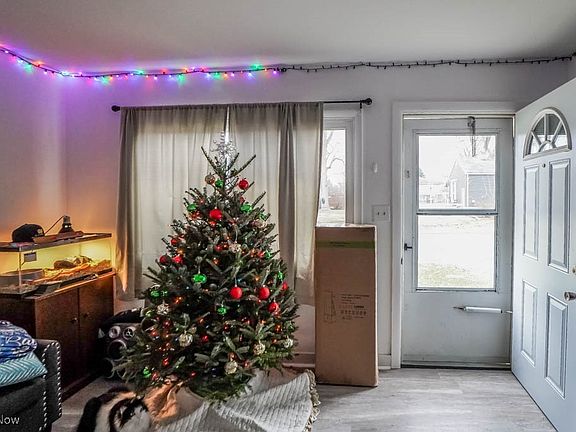 4th image of 3008-3012 Shelburn Ave