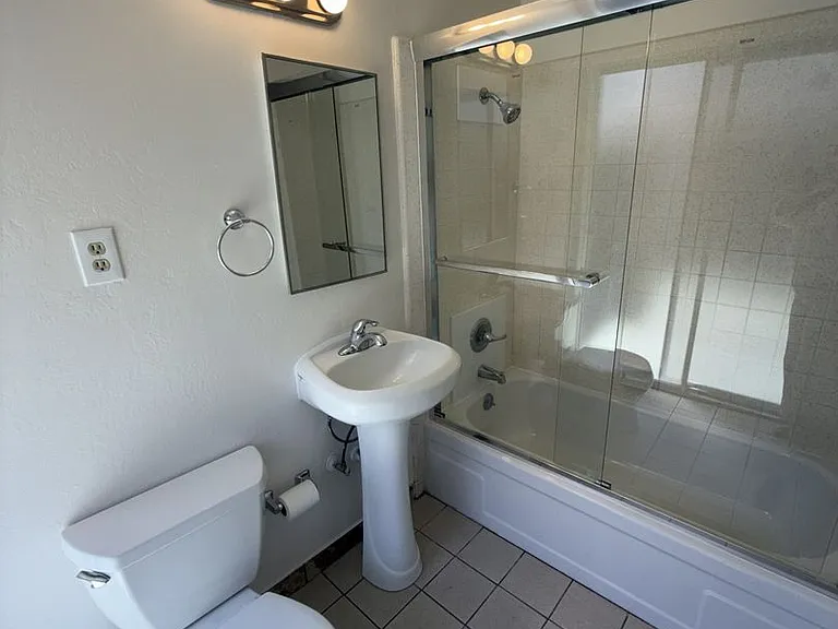 410 Alden St — Photo 11