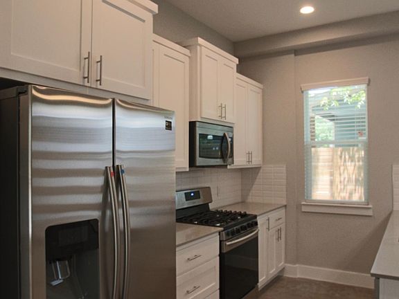 3rd image of 1001 Valdez St #B