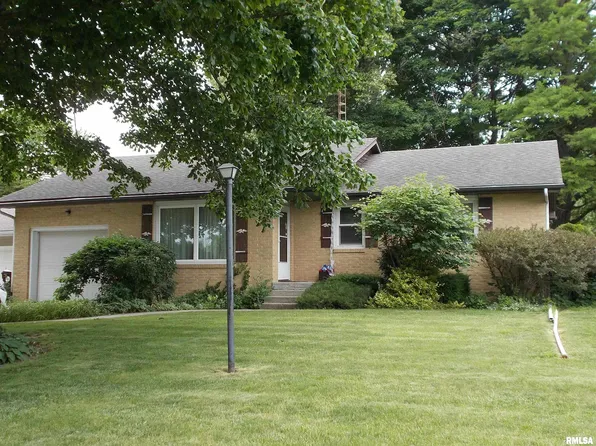 16 Houser Ct, Lincoln, IL 62656