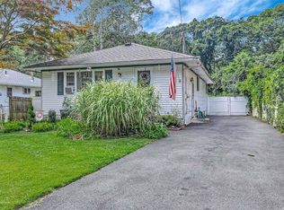 12 Biltmore Dr, Mastic Beach, NY 11951