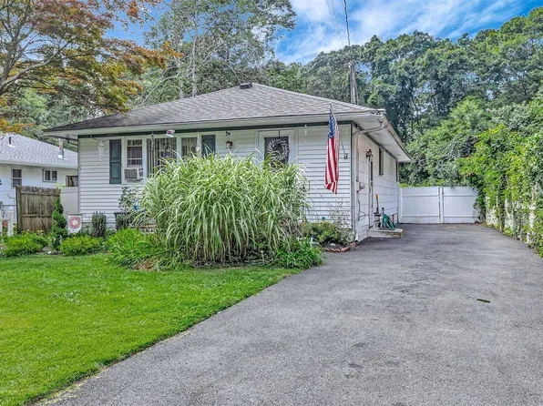 12 Biltmore Drive, Mastic Beach, NY 11951