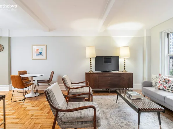 433 West 34th Street 5L image 1 of 11
