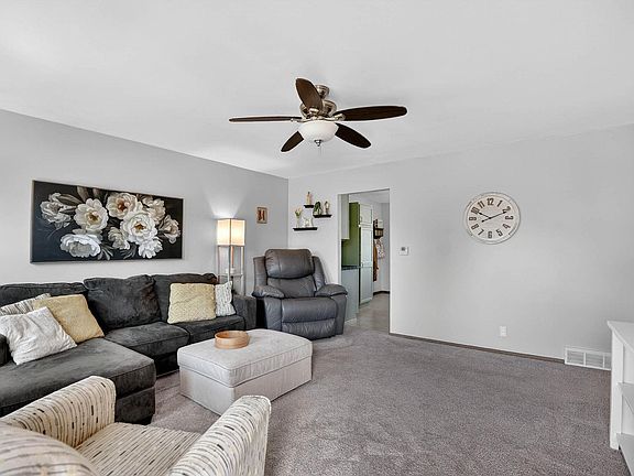 4th image of 1204 Sunnyside Cir
