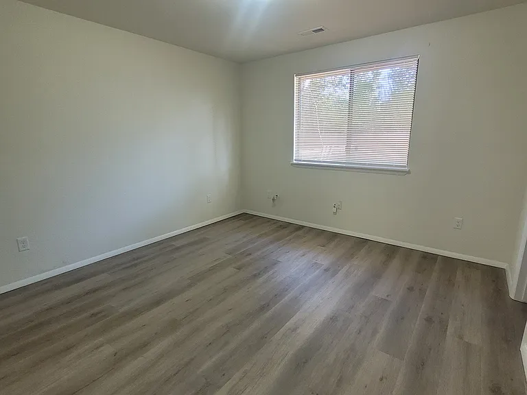 2318 W Canal St — Photo 12