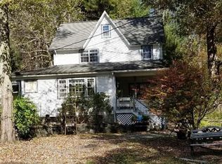 107 Sparrow Ln, Shohola, PA 18458