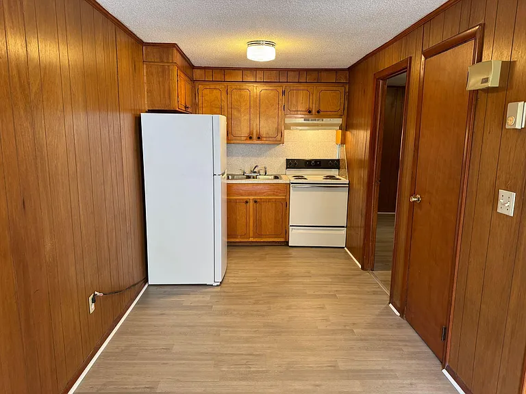 70 Franks Ct #4 — Photo 8