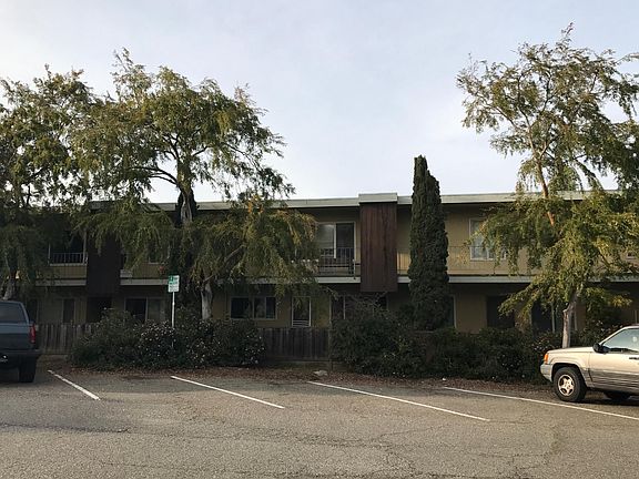 2nd image of 479 Lincoln Cir APT 1