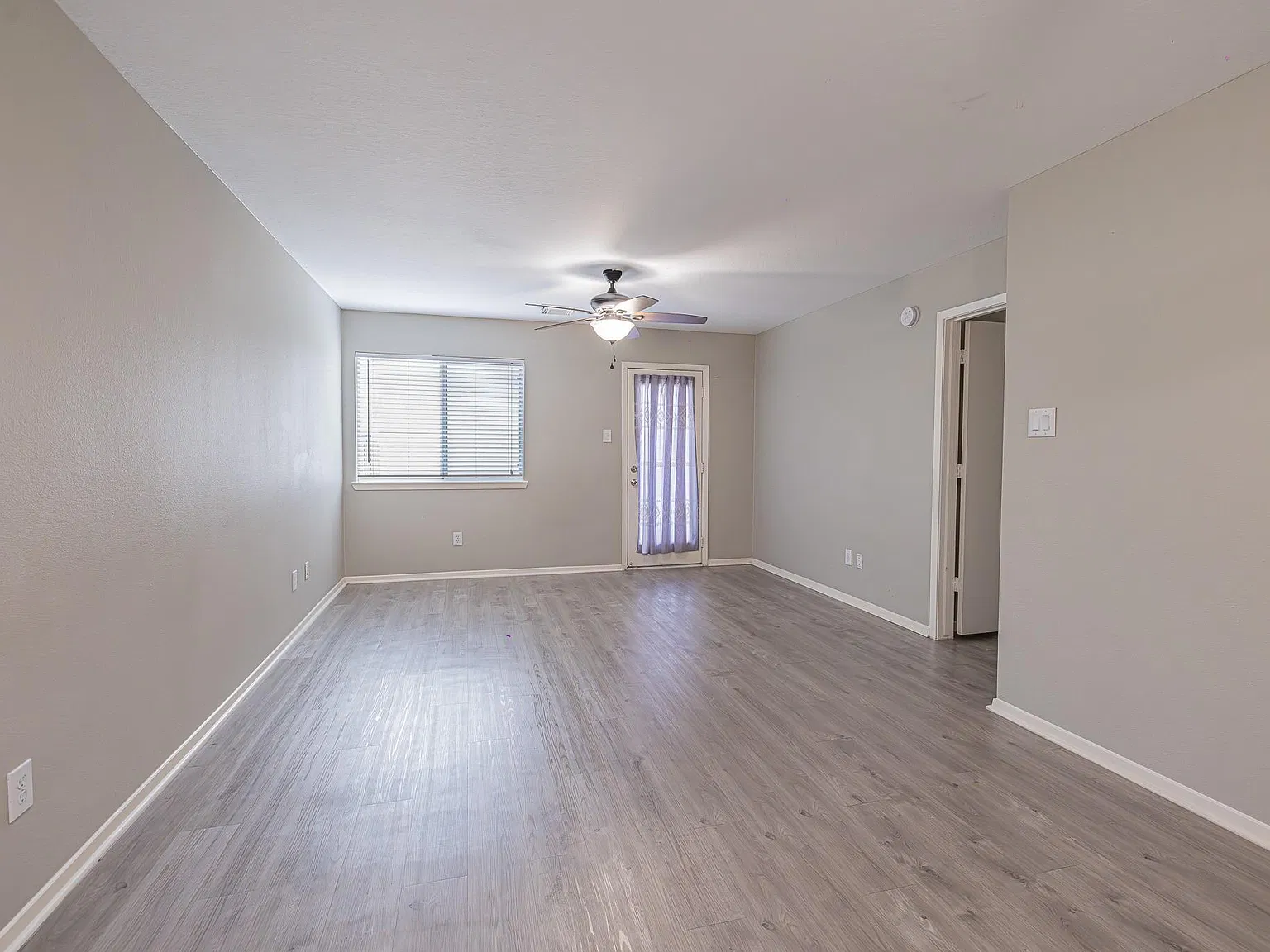 3 bed, 2.0 bath, 1008 sqft, $1,775 — Photo 4