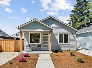 6935 SE Lexington St #B, Portland, OR