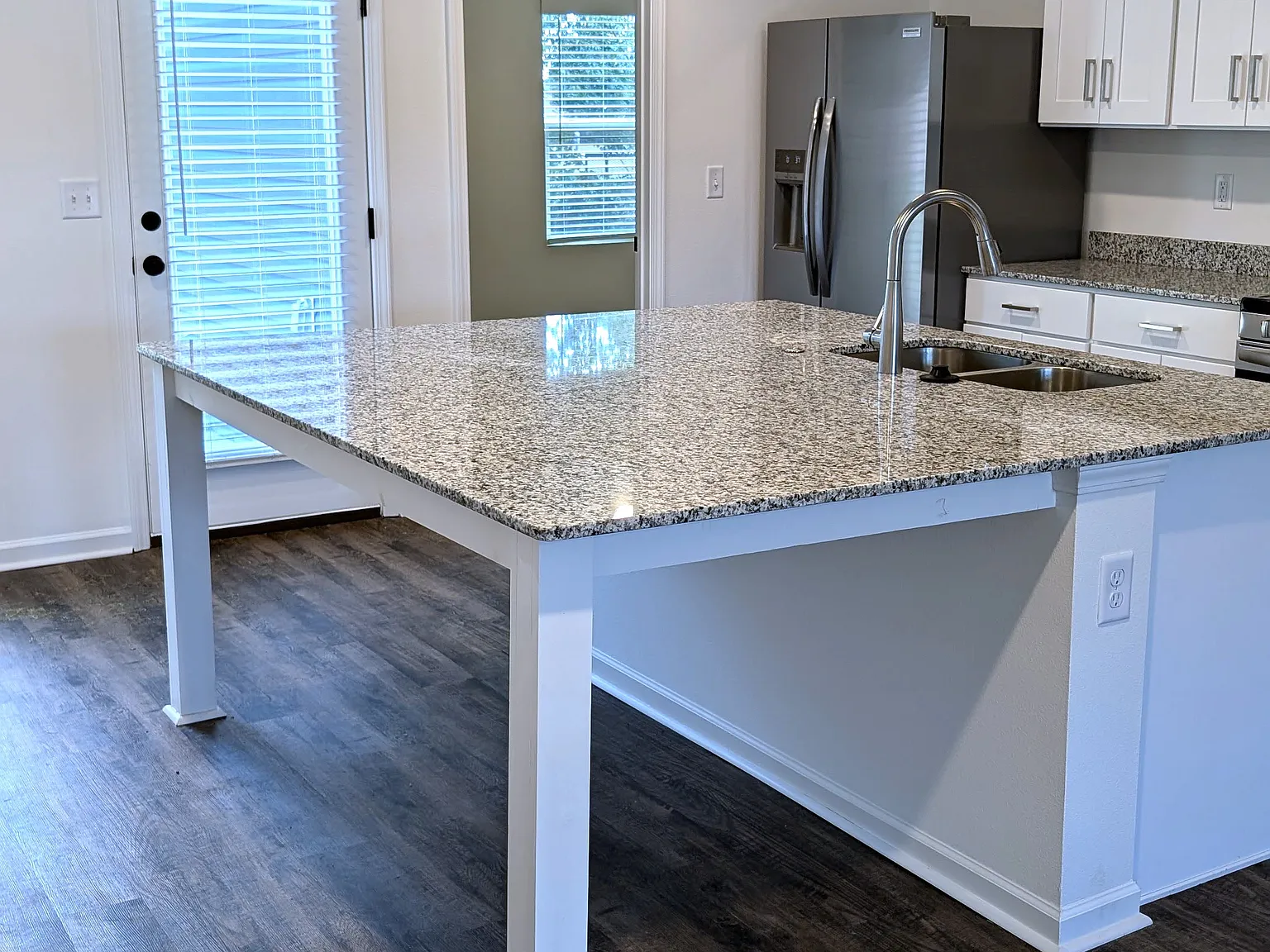 3 bed, 1148 sqft, $1,575 — Photo 3