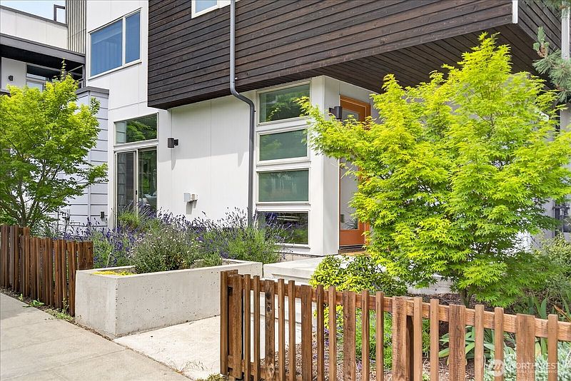 2nd image of 4440 Renton Avenue S