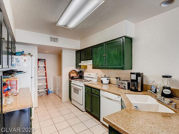 3rd image of 2837 Brittany Mesa Dr