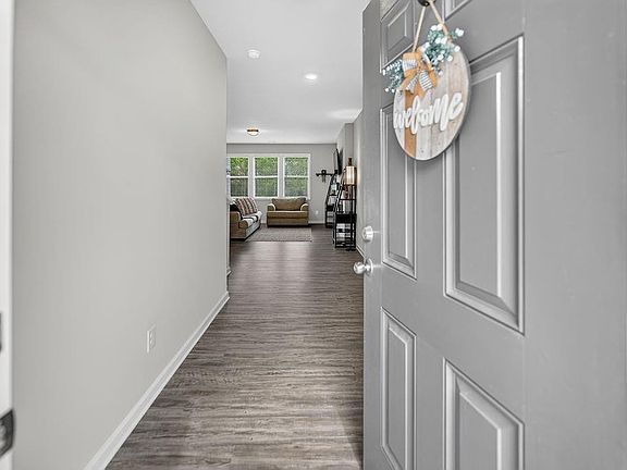 4th image of 121 Mill Pond Ln