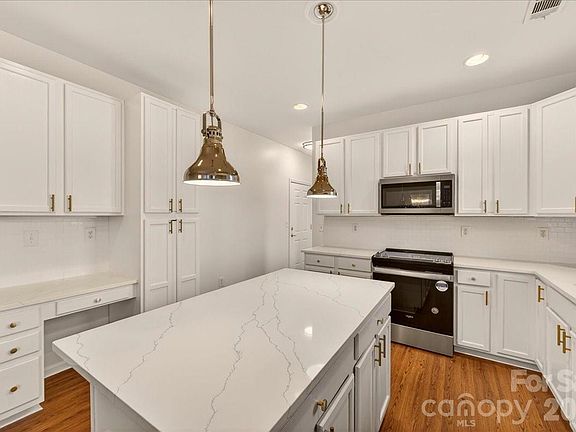 4th image of 6804 Cinnamon Cres