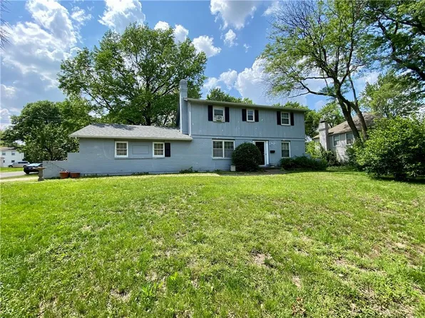 9516 Foster St, Overland Park, KS 66212