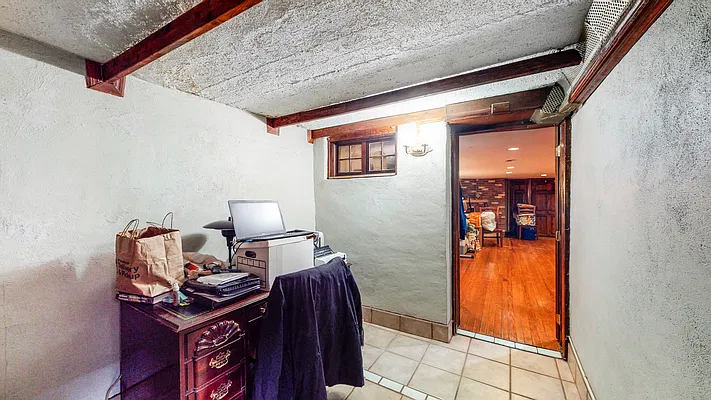 Sold by Capri Jet Realty Corp | media 33