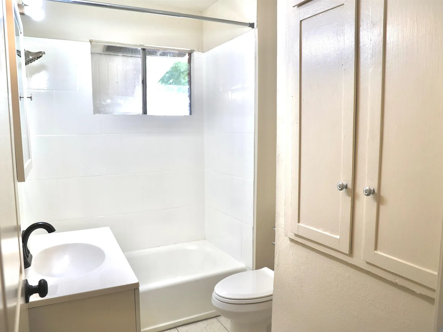 3 bed, 1241 sqft, $1,300 — Photo 2