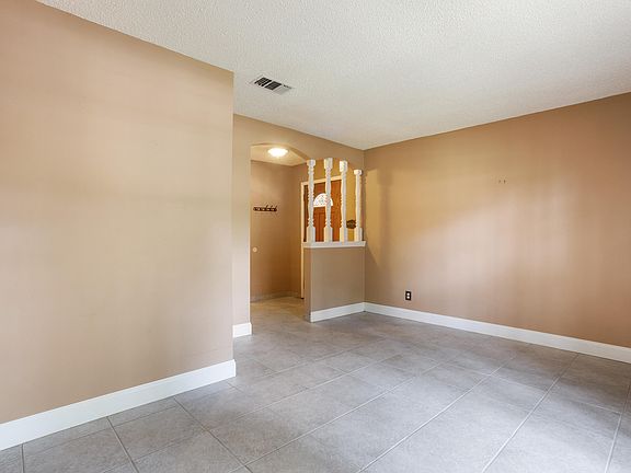 4th image of 121 S Lang Ave