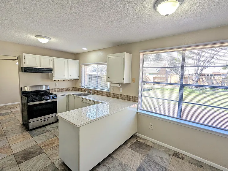 5639 Windsong Trl — Photo 8