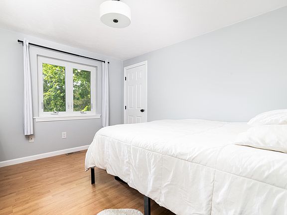 4th image of 446 Pleasant St