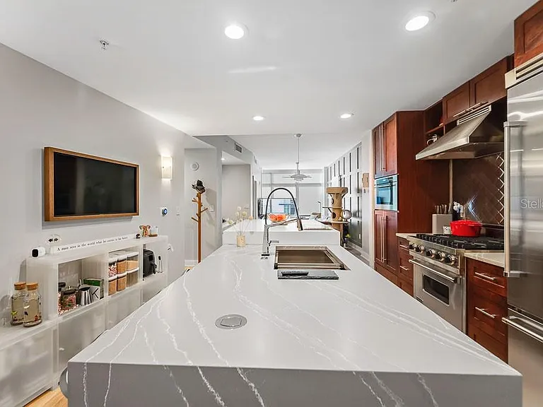 1120 E Kennedy Blvd #612 — Photo 9