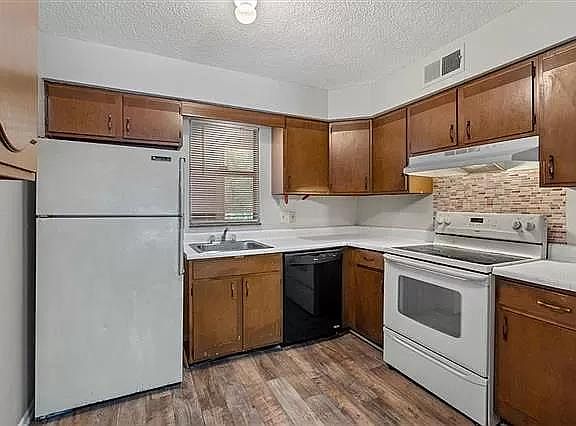 3rd image of 8014 Campbell St