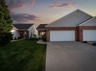 11 Grape Vine Ln, Bloomington, IL
