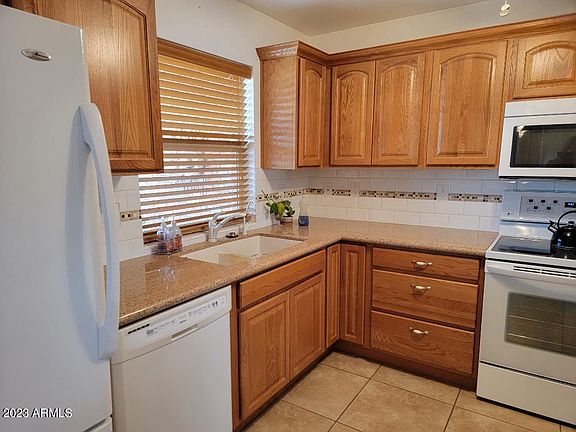 5th image of 4746 E CARMEL Avenue