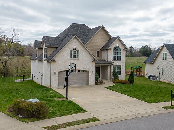 3rd image of 1036 Chagford Dr