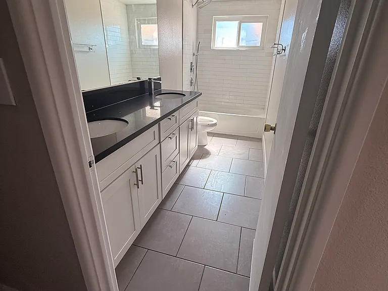 2753 Talbot St — Photo 33
