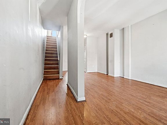 5th image of 710 Bartlett Ave