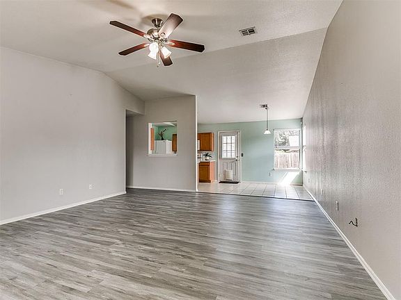 2nd image of 1209 Briar Patch Way