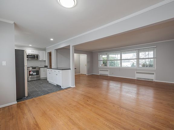 5th image of 320 Pacific Blvd #1