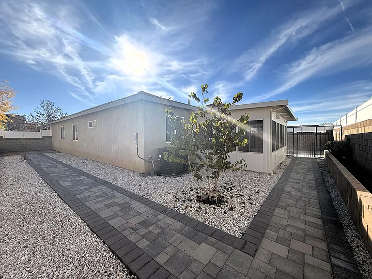 2751 Garnet Ln — Photo 16