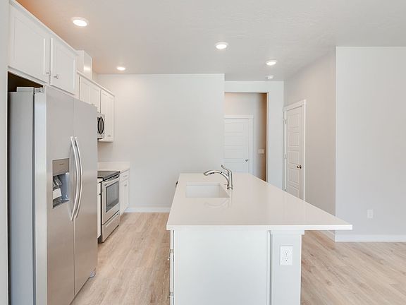 4th image of 314 S Echo Canyon Ave