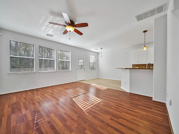 4th image of 35 Ledgestone Pl