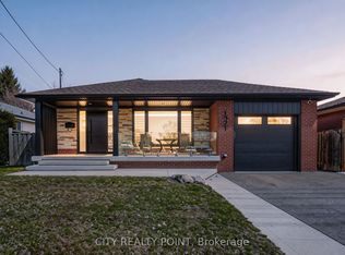 1371 Ogden Ave, Mississauga, ON L5E 2H7