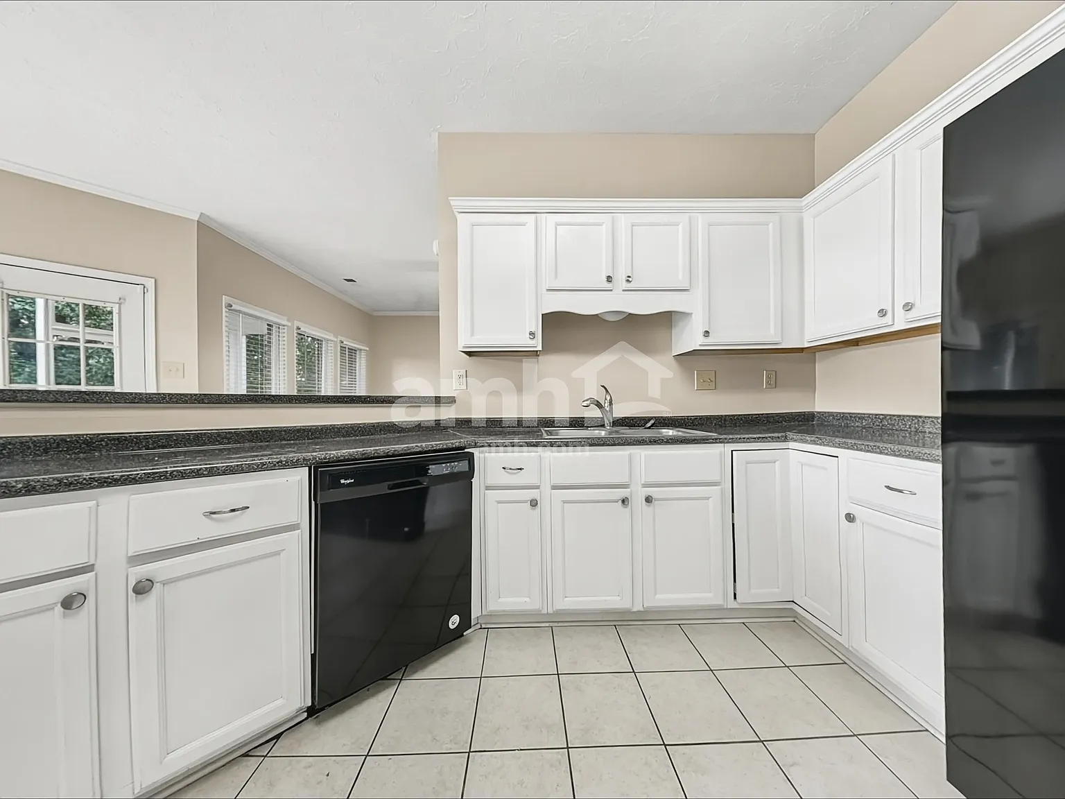 3 bed, 2.0 bath, 2109 sqft, $2,250 — Photo 3