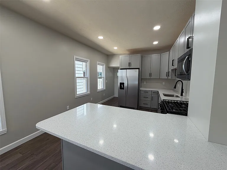 121 W 24th St — Photo 15