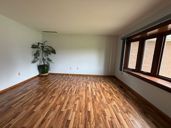 2nd image of 5271 Kings Ct