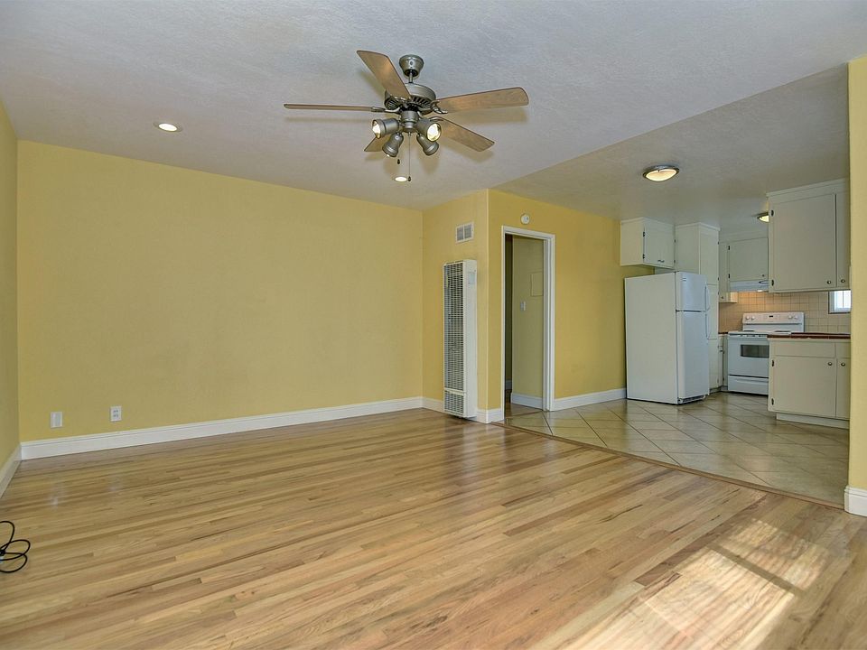 1st image of 4545 Moorpark Ave APT 3