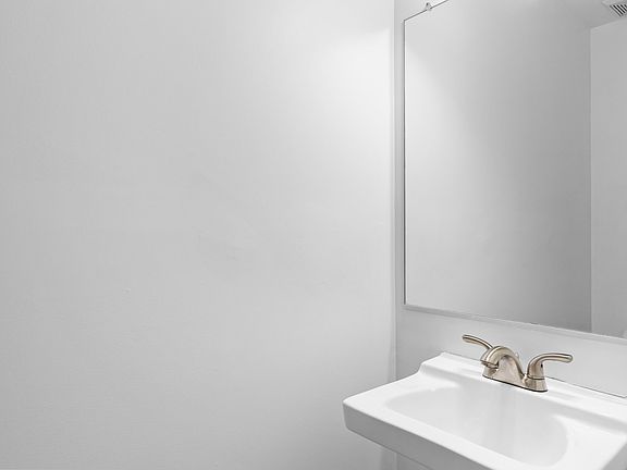 2nd image of 1201 Alder Ct