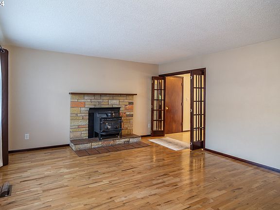 4th image of 1171 NE Newton Creek Dr