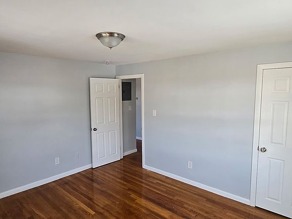 Bedroom 1 (angle 2)