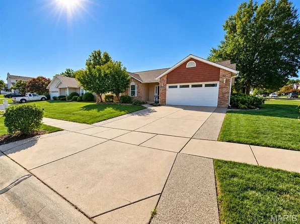 917 Burn Oak Dr, Saint Charles, MO 63303