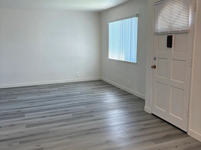 1319 Peckham St #19 — Photo 3