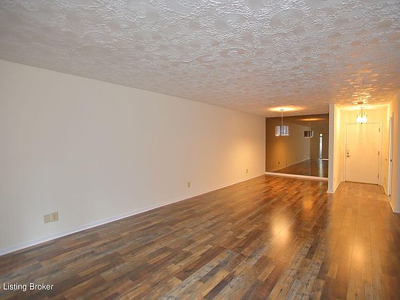 5th image of 1602 Gardiner Ln APT 233